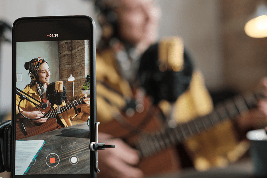 Registrare video content creator chitarra suonare